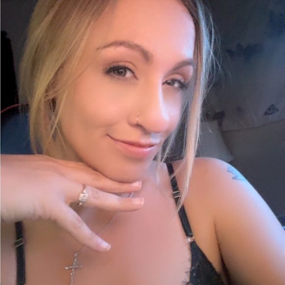 Meet your Posher, Amber - Picture 2 of 2